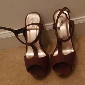 Burgundy suede heel with wooden heel